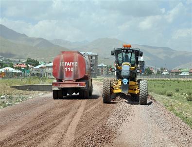 Yüksekova’da Yol Çalışmaları Sürüyor