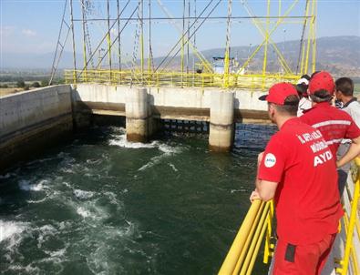Sulama Kanalına Düşen Kardeşini Kurtarmak İsterken Kayboldu
