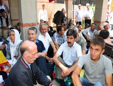 Bdp’den Oturma Eylemi