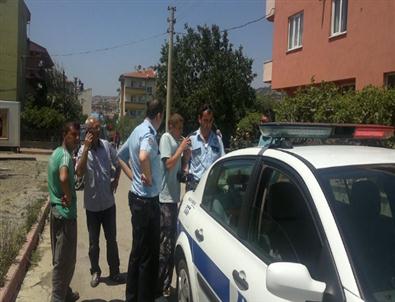 Bisikletli İki Kardeşe Araba Çarptı