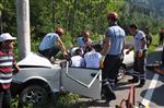 Otomobil Elektrik Direğine Çarptı: 1 Ölü, 3 Yaralı