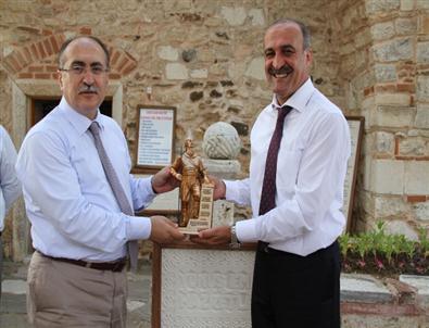 Vali Savaş Yunus Emre Külliyesi Projesi'ni İnceledi