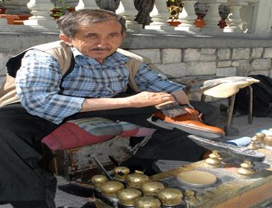 28 Yıldır Ayakkabı Boyuyor