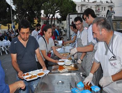 Foçalılıar İlk İftarını Yaptı