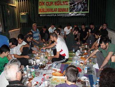 İlk Sahurlarını Mısır Büyükelçiliği Önünde Yaptılar