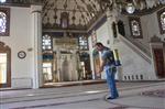 Nevşehir’de Camilere Gül Suyu Sıkıldı