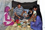 Suriyelilerin Çadırda İlk İftarı