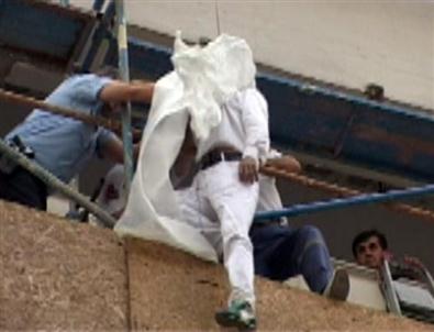 Asılı Halde Bulunup Hayata Döndürülen Genç Yaşam Savaşını Kaybetti