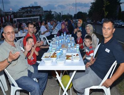 Kartepe'de Mahalleler İftarda Buluşuyor