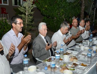 Zihni Aldırmaz İftarını Pozantılılar İle Birlikte Açtı