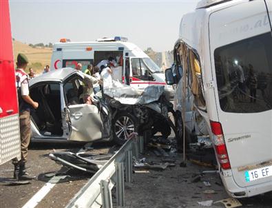 Bursa'da Düğün Alayında Kaza: 5 Ölü, 16 Yaralı