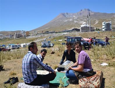 Erciyes Manzaralı Okey Keyfi