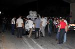 Göstericilerin Molotof Attığı Polis Aracı Devrildi: 3 Yaralı