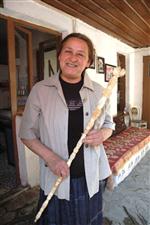 LÜLE TAŞI - Asırlık Gül Motifli Asa Emin Ellerde