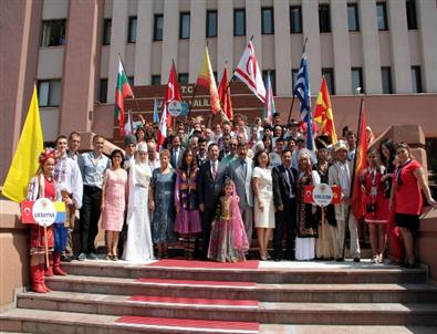 Dansçılar Valiyi Ziyaret Etti