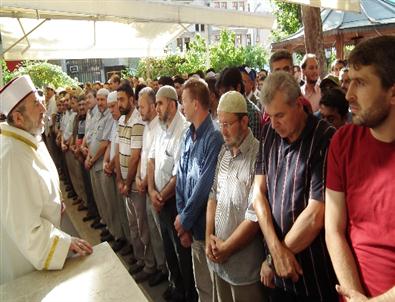 Kütahya’da, Mısır’da Darbe İle Mücadelede Hayatlarını Kaybeden Müslümanlar İçin Gıyabi Cenaze Namazı