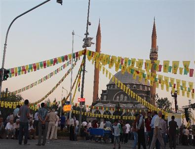 BDP'den PKK’nın Silahlı Mücadeleye Başlamasının Yıldönümünde Miting