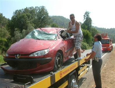 Fethiye’de Takla Atan Otomobildeki 3 Kişi Yaralandı