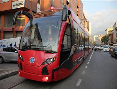 Bakan Faruk Çelik'ten Yerli Tramvay İpekböceğine Tam Not