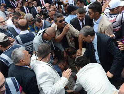 Bozdağ'a yumruklu saldırı