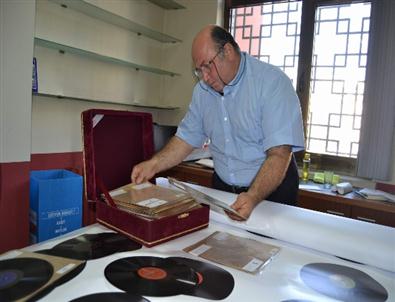 (özel Haber) Faruk Yaman’dan, 5 Bin Plaklık Dev Koleksiyon