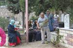 DEPREM FELAKETİ - 17 Ağustos Mezarlığı, Depremde Yakınlarını Kaybedenlerle Doldu Taştı