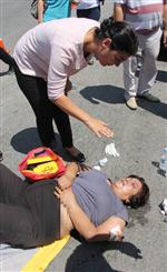 KADIN SÜRÜCÜ - Çarptığı Yayayı Ağlayarak Teskin Etmeye Çalıştı