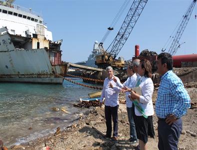 CHP'li Vekiller Gemi Söküm Tesislerinde İncelemelerde Bulundu