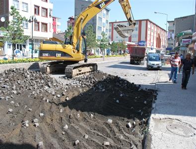 Kars’ta Yol Yapım Çalışmaları Sürüyor