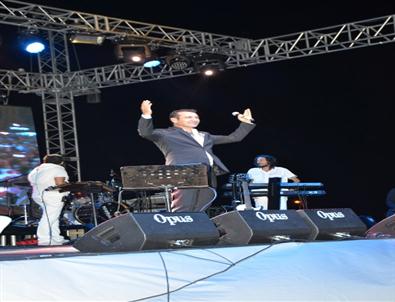 Çandarlı Festivali'nde Ferhat Göçer'den Muhteşem Kapanış