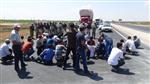 KRİZ MERKEZİ - Çiftçiler Kızıltepe-viranşehir Yolunu Trafiğe Kapattı