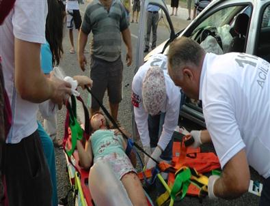 Kaldırıma Çarpan Araçta Can Pazarı; 4 Yaralı