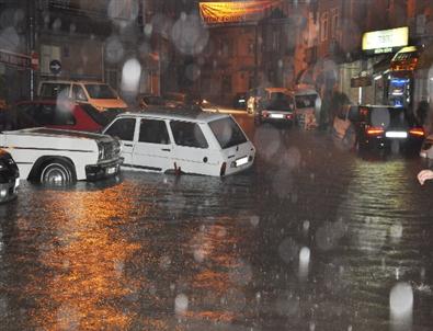 Bafra’da Şiddetli Yağmur Etkili Oldu
