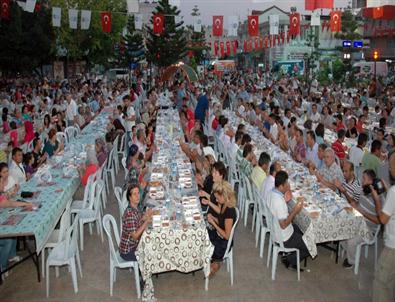 Büyükşehir'den Demre'de İftar Yemeği