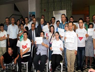 Down Sendromlular, Sertifikalı Garson Oldular