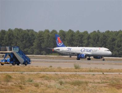 Antalya’ya Dakikada Bir Uçak İnip Kalktı