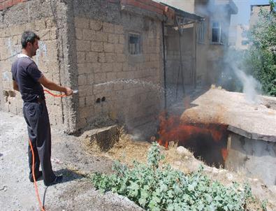 Adıyaman'da Terk Edilmiş Ev Alevlere Teslim Oldu
