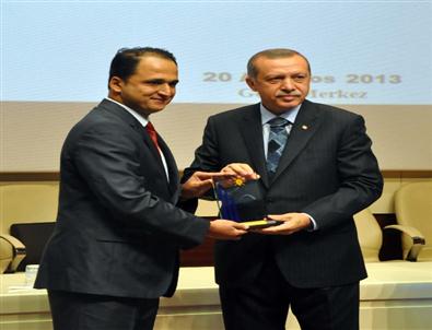 Beder, Ödülünü Başbakan Recep Tayyip Erdoğan’dan Aldı