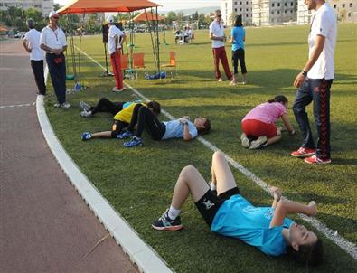 Hem Rakiple Hem Sıcakla Yarıştılar