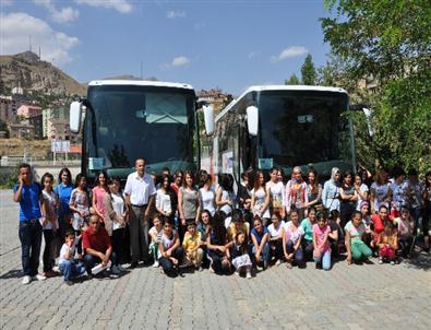 Hakkari’li Gençler Trabzon’a Hareket Etti