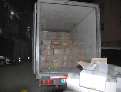 Kozmetik Yüklü Kamyonette 54 Bin Paket Kaçak Sigara Ele Geçti
