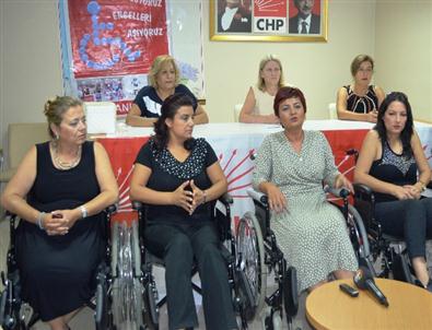 CHP Kadın Kolları’ndan Engelli Vatandaşlara Tekerlikli Sandalye