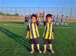 FUTBOL OKULU - Samsat Belediye Spor Klübü Çocuklara Forma Dağıttı