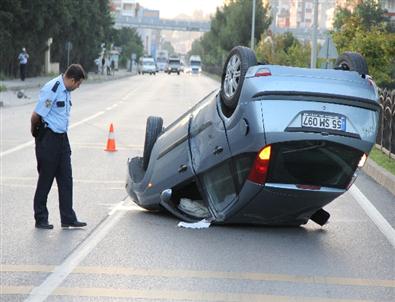 Samsun'da Otomobil Takla Attı: 2 Yaralı
