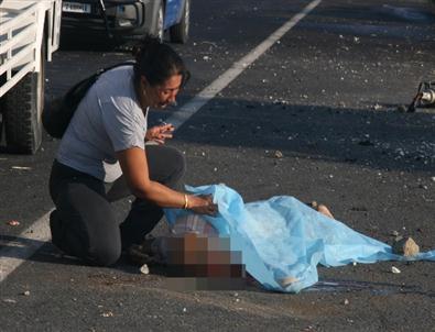 Arı Yüklü Kamyon Yayaya Çarpıp Devrildi: 2 Ölü, 1 Yaralı