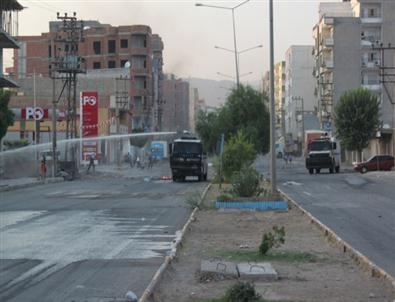 Cizre’de İzinsiz Gösteriye Polis Müdahale Etti