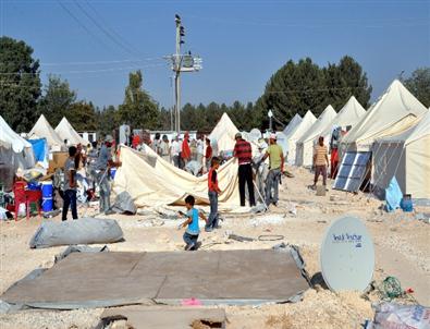 Mültecilerin Çadırları Yenileniyor