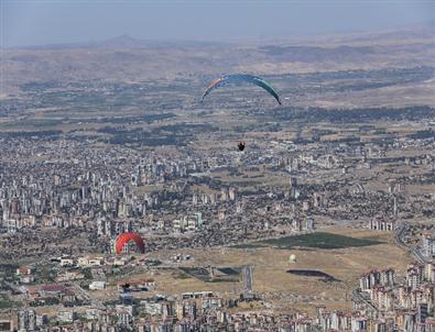 Yamaç Paraşütünde İkinci Gün Heyecanı