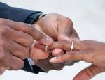 KENYA - Kendisini paylaşamayan 2 erkekle birden evlendi!