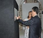 SERDAR BEDII OMAY - Mardin Valisi Cengiz 'geçmiş, Gelecek' Resim Sergisini Ziyaret Etti